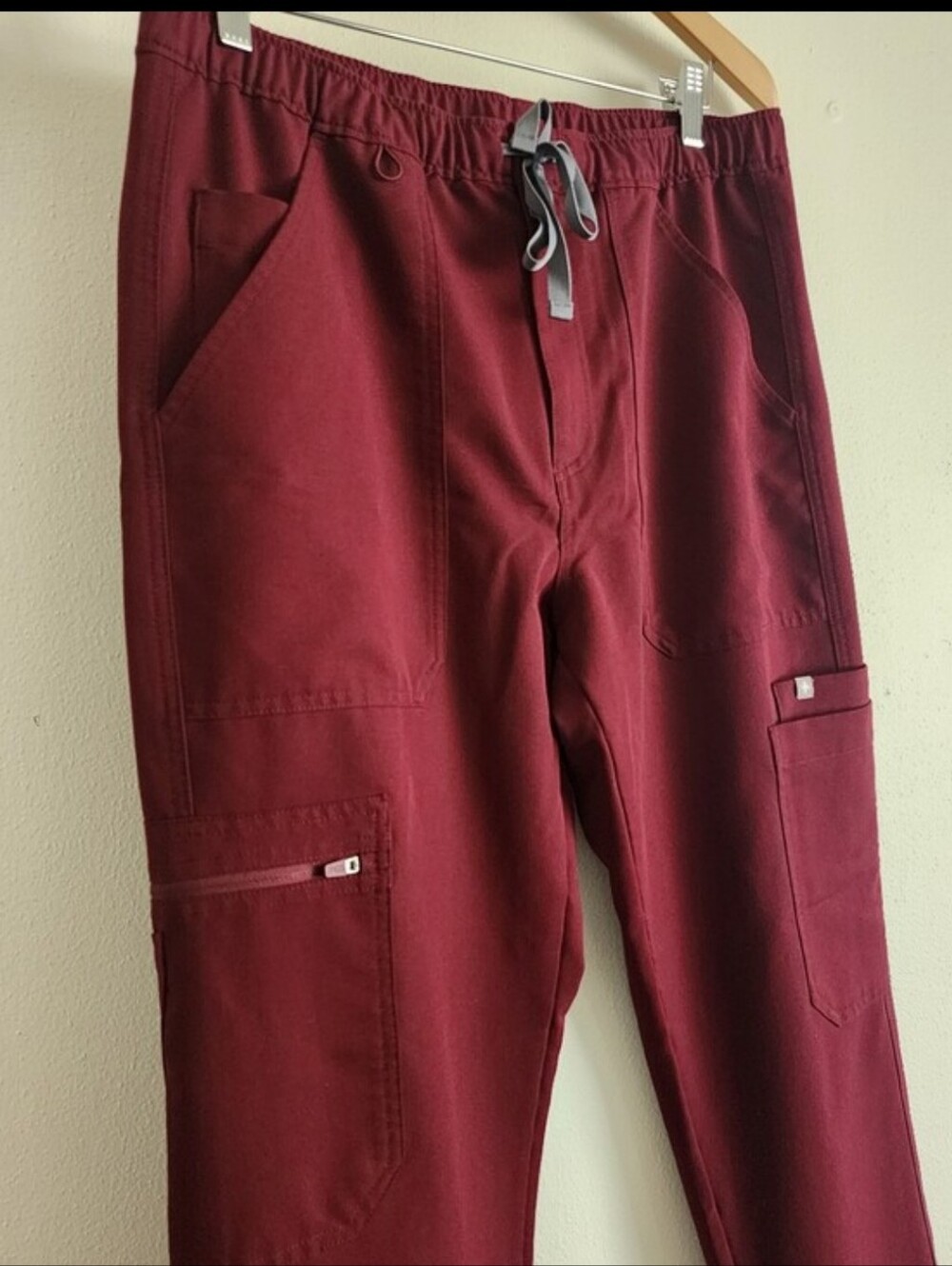 Figs Set Burgundy Mens Leon Scrub Top & Cairo Straught Leg Scrub Pant Size Med - Picture 8 of 16